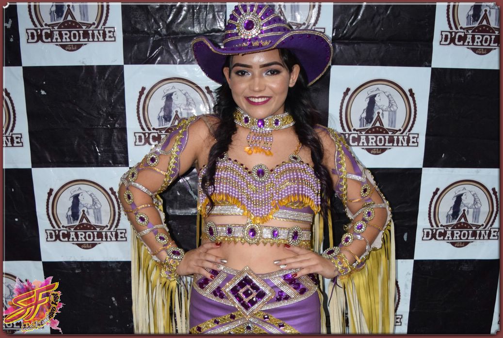 DESFILE DA RAINHA DA EXPOVALE 2019